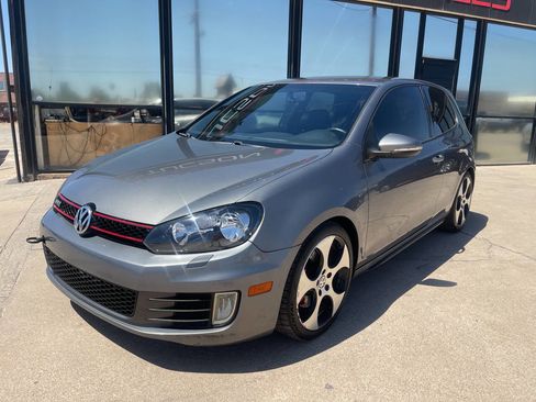 Used 2011 Volkswagen Golf 2-Door image 2