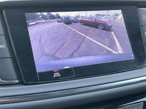 Used 2023 Buick Enclave Essence image 22