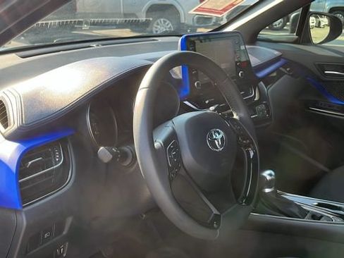 Used 2021 Toyota C-HR XLE FWD image 16