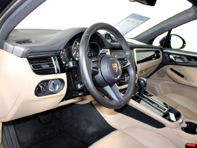 Certified 2023 Porsche Macan AWD/4WD image 4