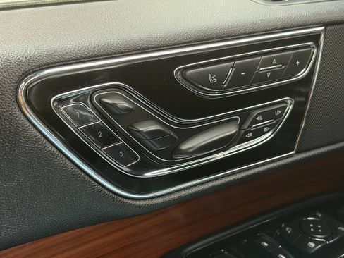 Used 2019 Lincoln Navigator Reserve w/ Cargo Package AWD/4WD image 30