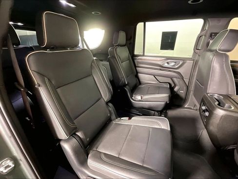 Used 2023 Chevrolet Suburban Premier AWD/4WD image 37