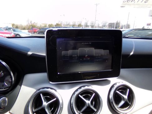 Used 2017 Mercedes-Benz GLA 250 4MATIC image 53