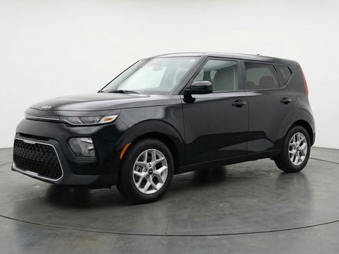 Used 2025 Kia Soul LX w/ LX Technology Package image 3