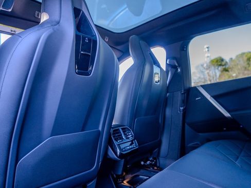 Used 2025 BMW iX xDrive50 image 21