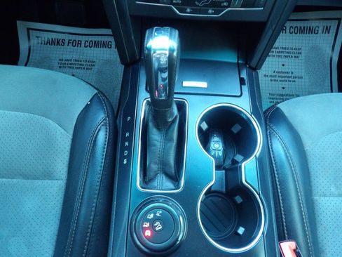 Used 2017 Ford Explorer XLT w/ Equipment Group 202A image 27