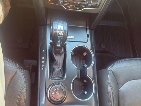 Used 2018 Ford Explorer XLT w/ Equipment Group 202A AWD/4WD image 24