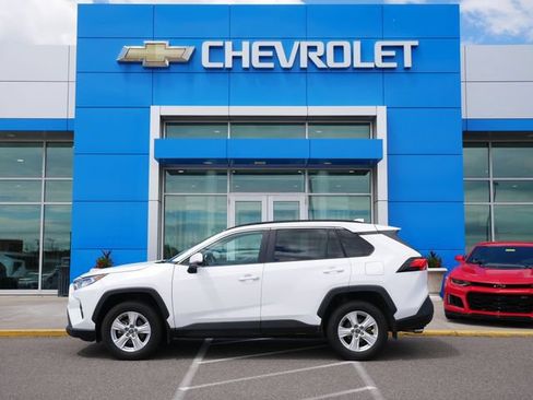 Used 2020 Toyota RAV4 XLE w/ Convenience Package AWD/4WD image 2