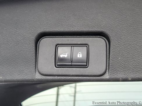 Used 2021 Nissan Rogue SV w/ Premium Package image 29