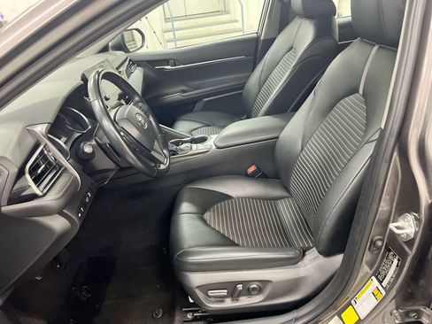 Used 2022 Toyota Camry SE FWD image 18