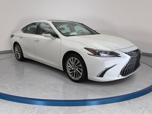 Used 2022 Lexus ES 350 Ultra Luxury w/ Accessory Package 2 FWD image 3