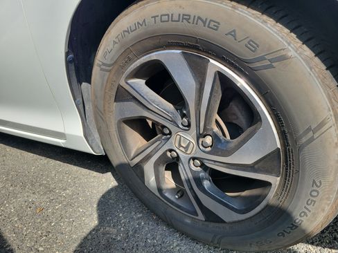 Used 2016 Honda Accord LX image 4