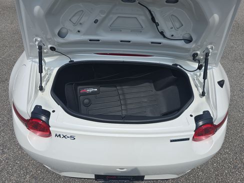 Used 2023 MAZDA MX-5 Miata Grand Touring RWD image 11
