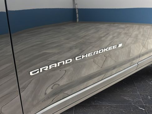 Used 2022 Jeep Grand Cherokee L Limited w/ Luxury Tech Group II AWD/4WD image 41