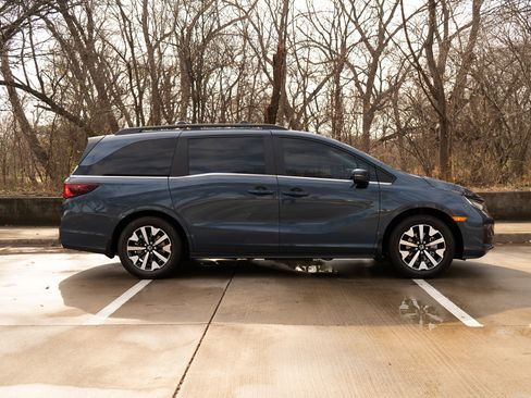 Certified 2026 Honda Odyssey EX-L image 10