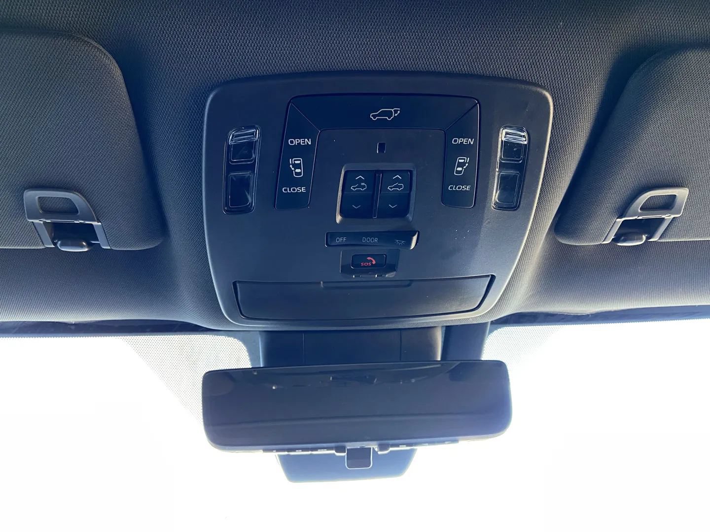 Used 2022 Toyota Sienna Platinum AWD/4WD image 19