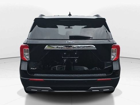 Certified 2024 Ford Explorer XLT w/ Equipment Group 202A RWD image 5