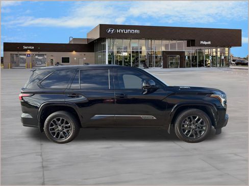 Used 2025 Toyota Sequoia Platinum AWD/4WD image 8