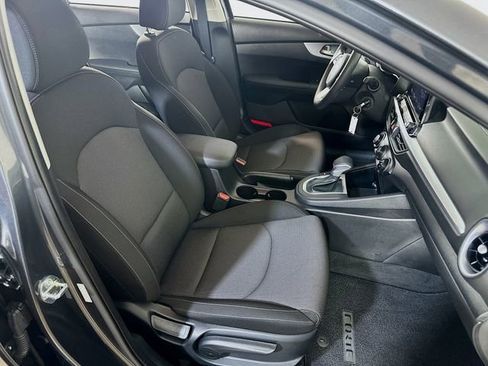 Used 2023 Kia Forte LXS w/ LXS Technology Package image 10