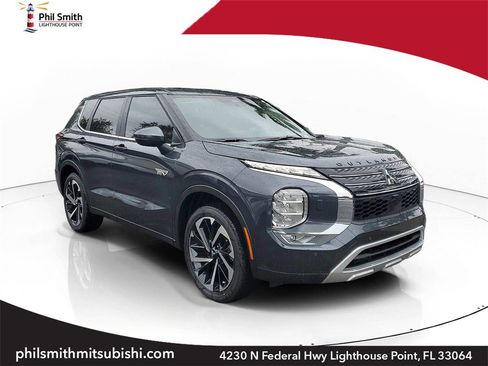 New 2025 Mitsubishi Outlander SE image 1