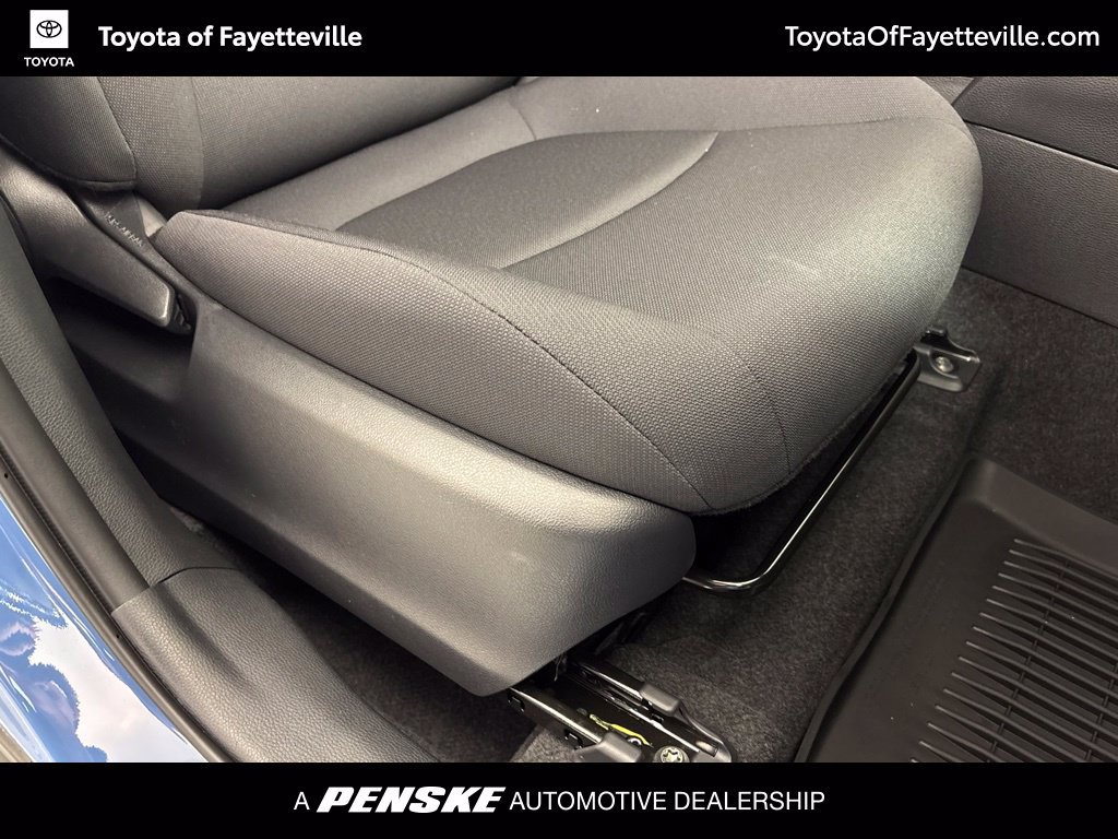 Used 2026 Toyota Corolla Cross LE FWD image 9