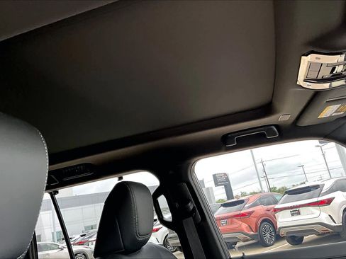 Used 2025 Lexus GX 550 image 14