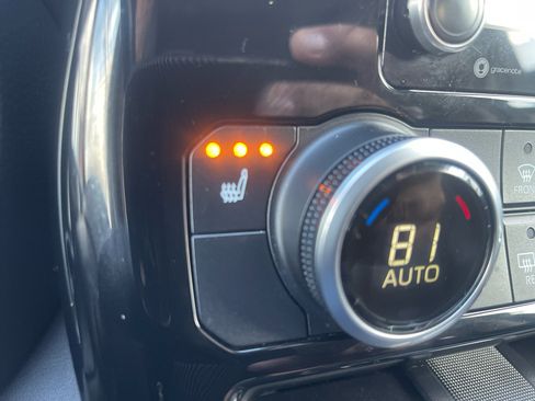 Used 2020 Toyota Highlander XLE image 16