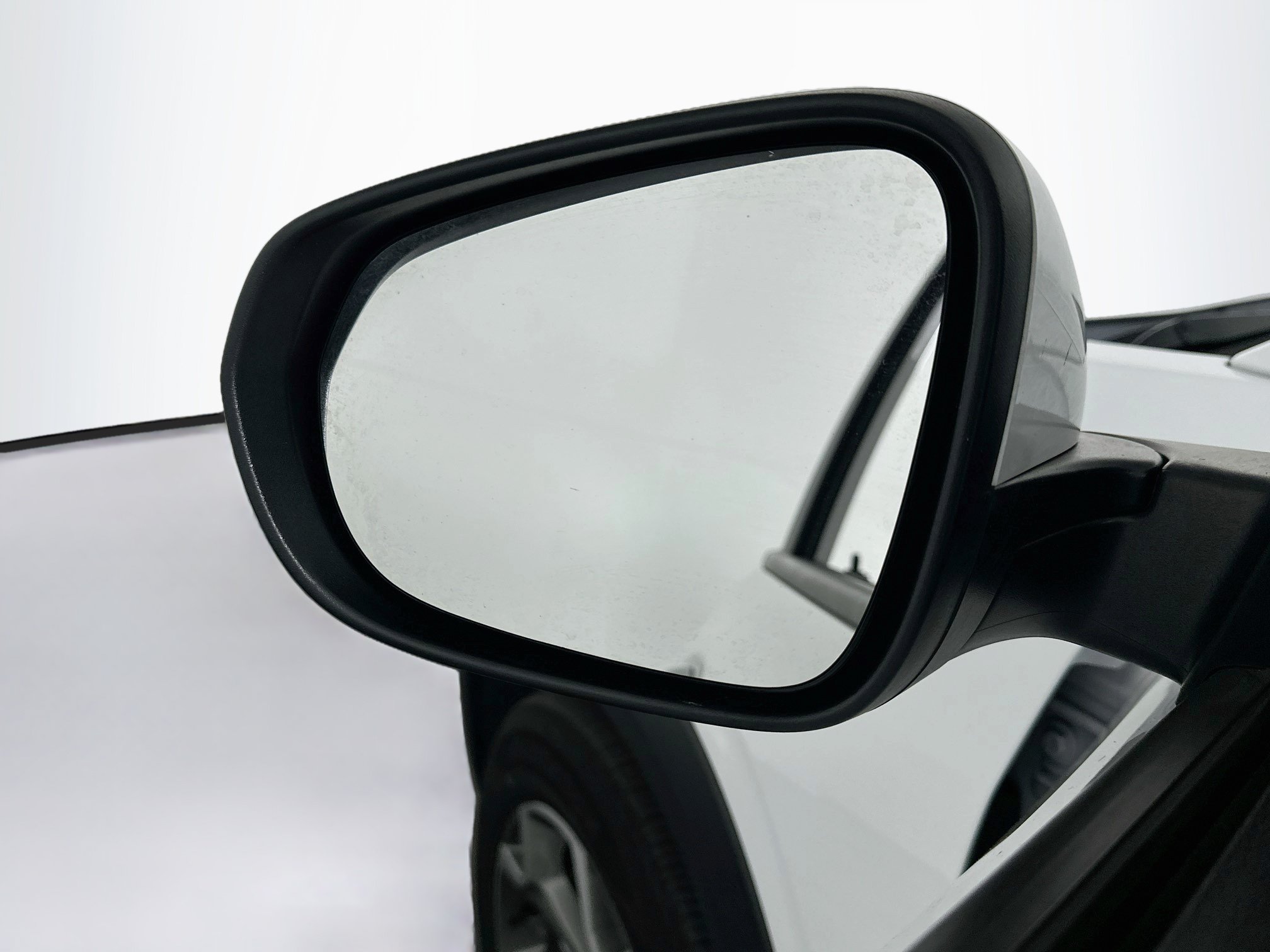 Used 2025 Chevrolet Trax LT FWD image 16