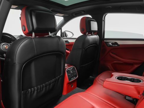 Certified 2024 Porsche Macan Turbo AWD/4WD image 47