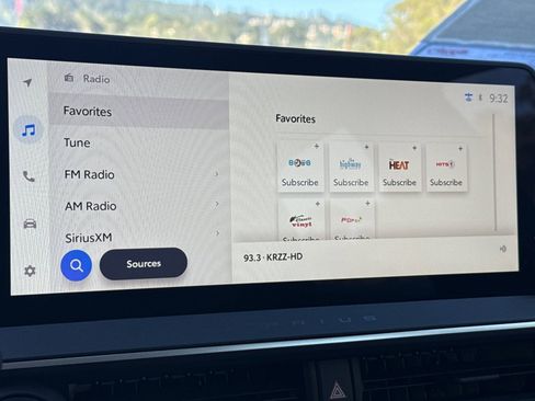 Used 2025 Toyota Prius XSE image 22