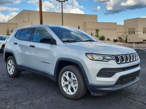 Used 2025 Jeep Compass Sport AWD/4WD image 3
