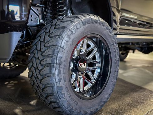 Used 2022 Ford F350 Platinum w/ FX4 Off-Road Package AWD/4WD image 6