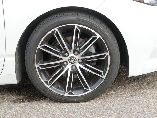 Used 2022 Toyota Avalon Touring FWD image 9