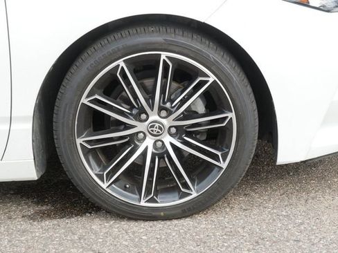 Used 2022 Toyota Avalon Touring FWD image 9