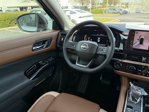 New 2026 Nissan Pathfinder Platinum image 8