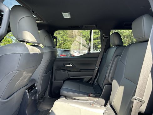 Used 2024 Lexus GX 550 w/ Cold Area Package AWD/4WD image 9