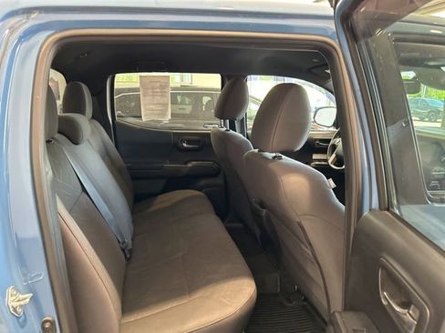 Used 2019 Toyota Tacoma TRD Off-Road AWD/4WD image 14