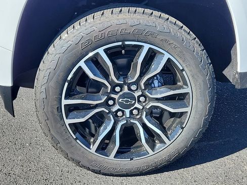 New 2025 Chevrolet Colorado Z71 w/ Technology Package AWD/4WD image 7