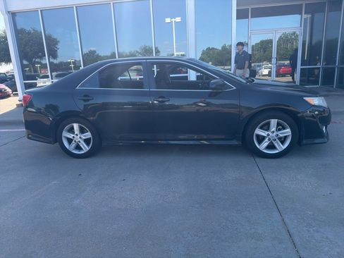 Used 2012 Toyota Camry SE FWD image 6