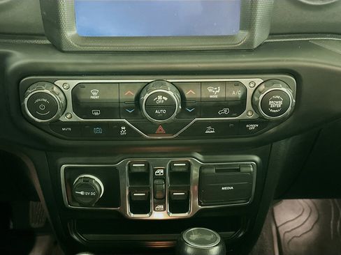 Used 2022 Jeep Wrangler Sahara image 23