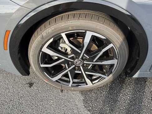 New 2025 Toyota Prius Plug-In Hybrid image 32