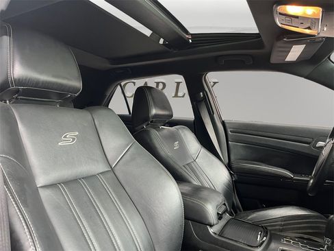 Used 2014 Chrysler 300 S image 14