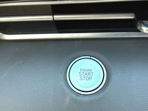 Used 2021 Hyundai Elantra SEL w/ Convenience Package FWD image 16