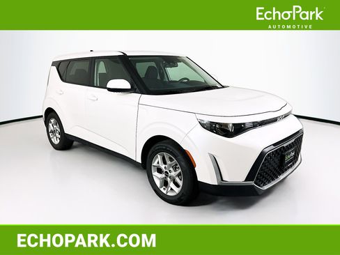 Used 2025 Kia Soul LX w/ LX Technology Package FWD image 1