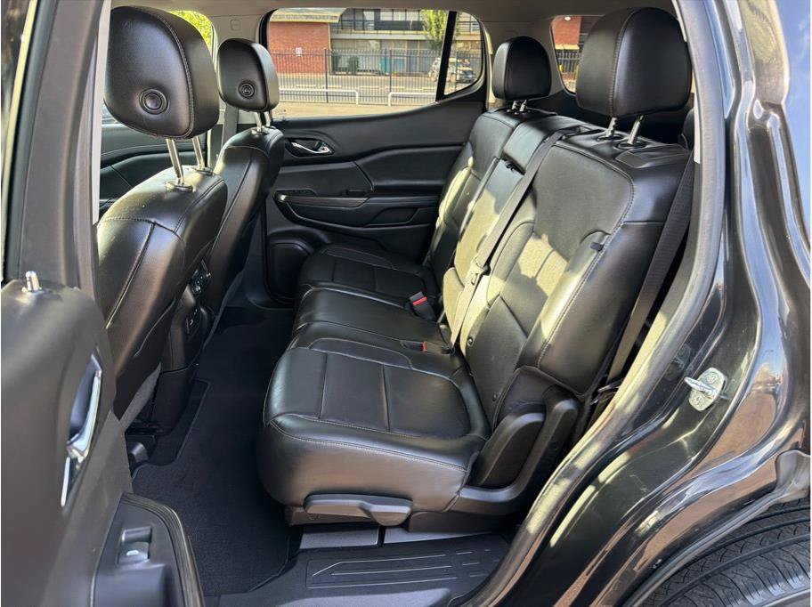 Used 2020 GMC Acadia SLT w/ Driver Alert Package II FWD image 11