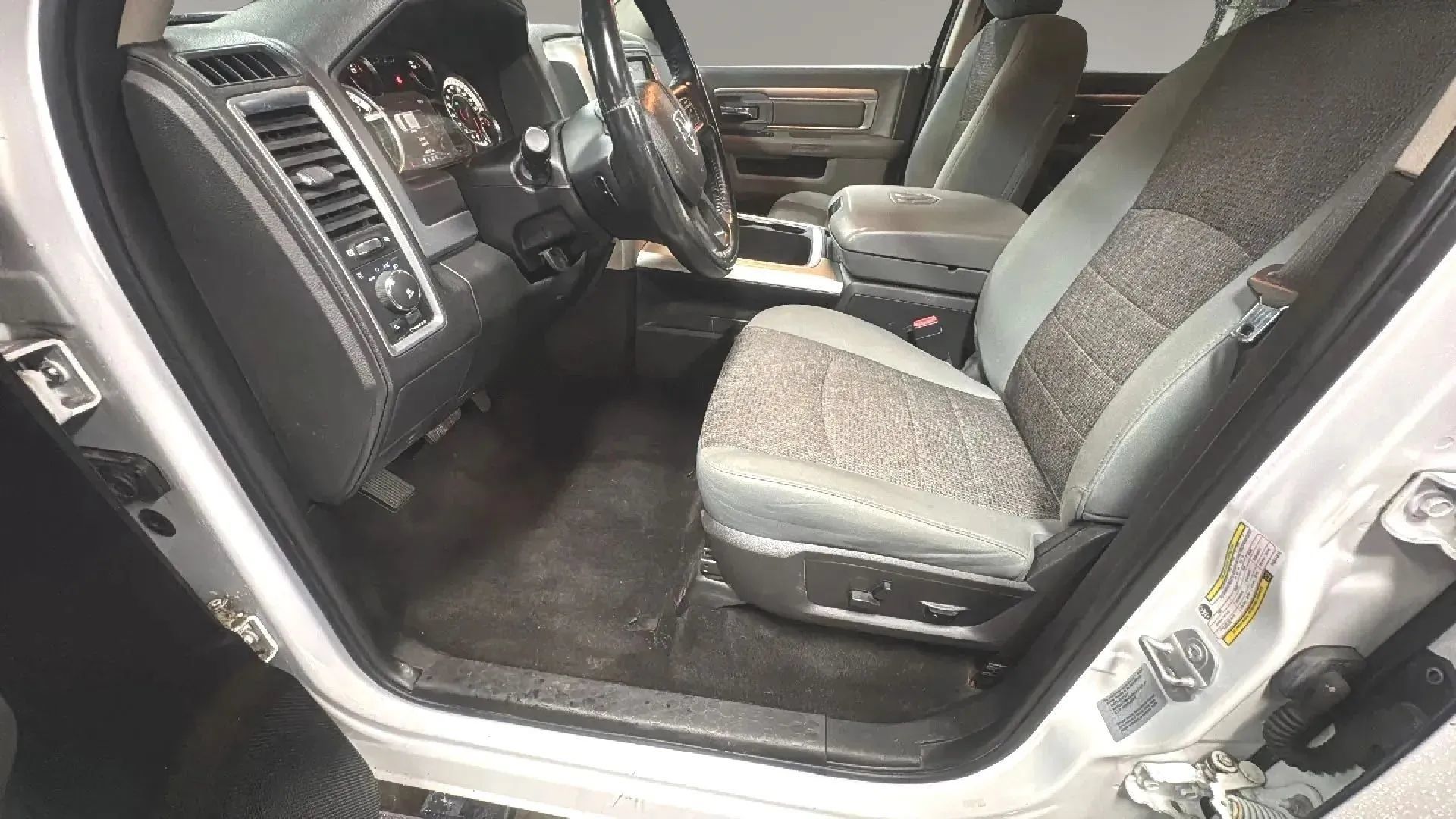 Used 2017 RAM 1500 Big Horn AWD/4WD image 2