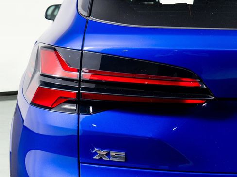 Used 2025 BMW X5 M60i AWD/4WD image 12