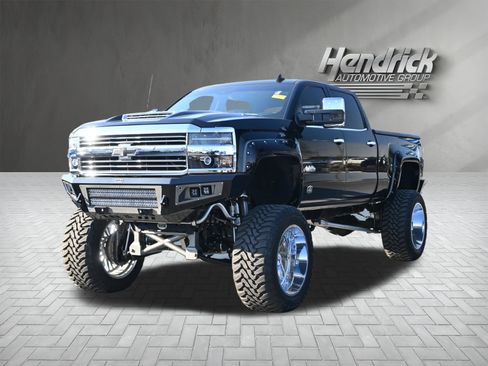 Used 2017 Chevrolet Silverado 2500 High Country w/ Duramax Plus Package image 6