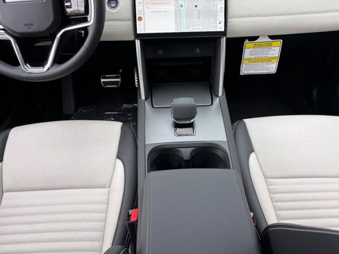Used 2025 Land Rover Discovery Sport Dynamic SE image 21