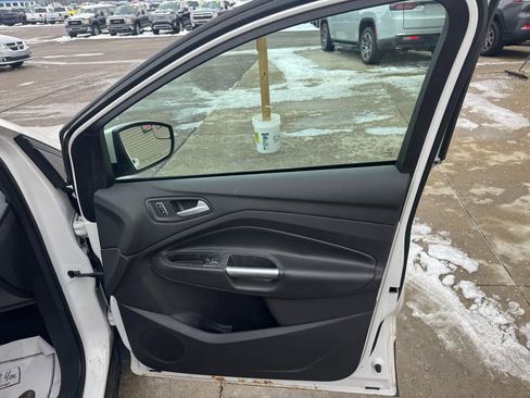 Used 2014 Ford Escape SE image 16